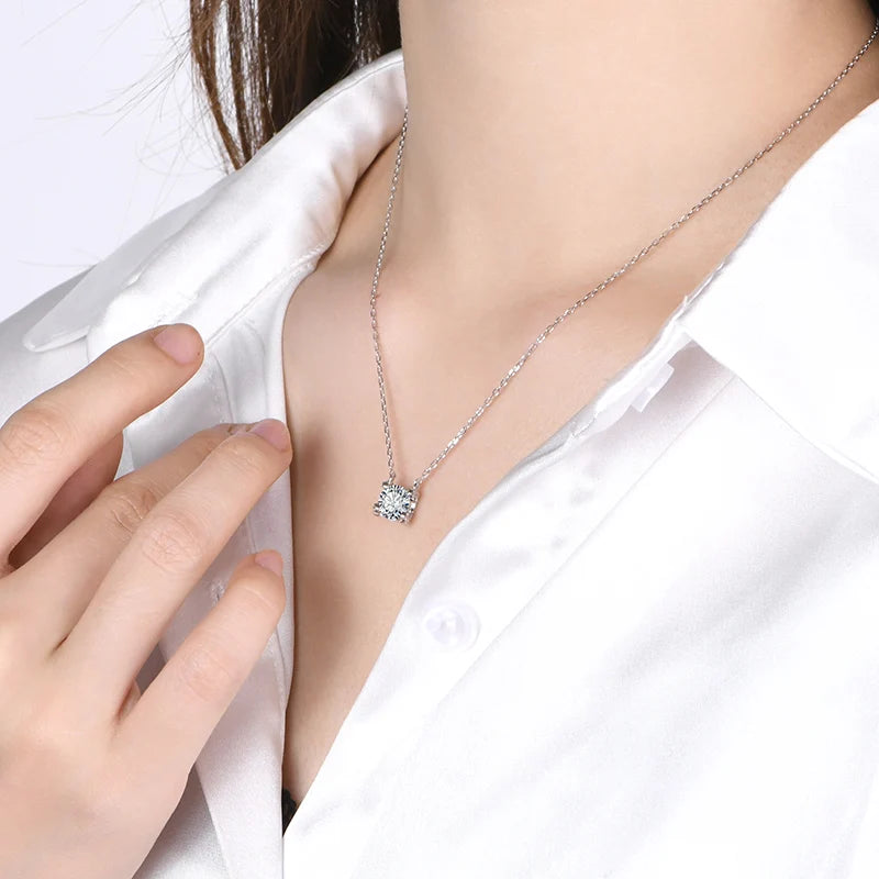 Exquisite Solitaire Pendant | IL0000