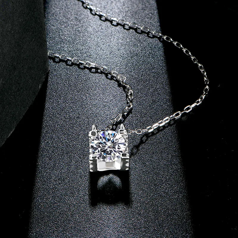 Exquisite Solitaire Pendant | IL0000