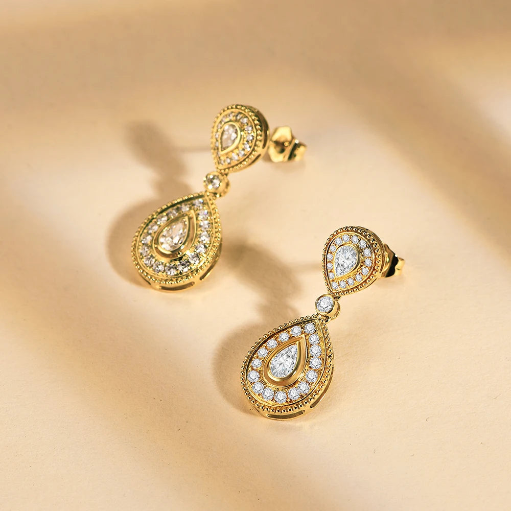 Luxe Pear Cut Moissanite Stud Earrings | IL0000