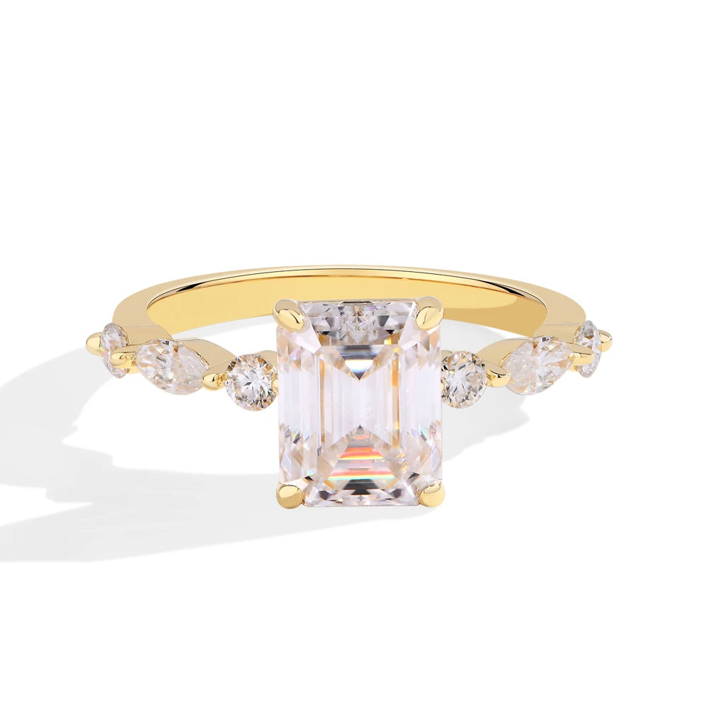 Exceptional Emerald Cut Moissanite Ring | IL0000