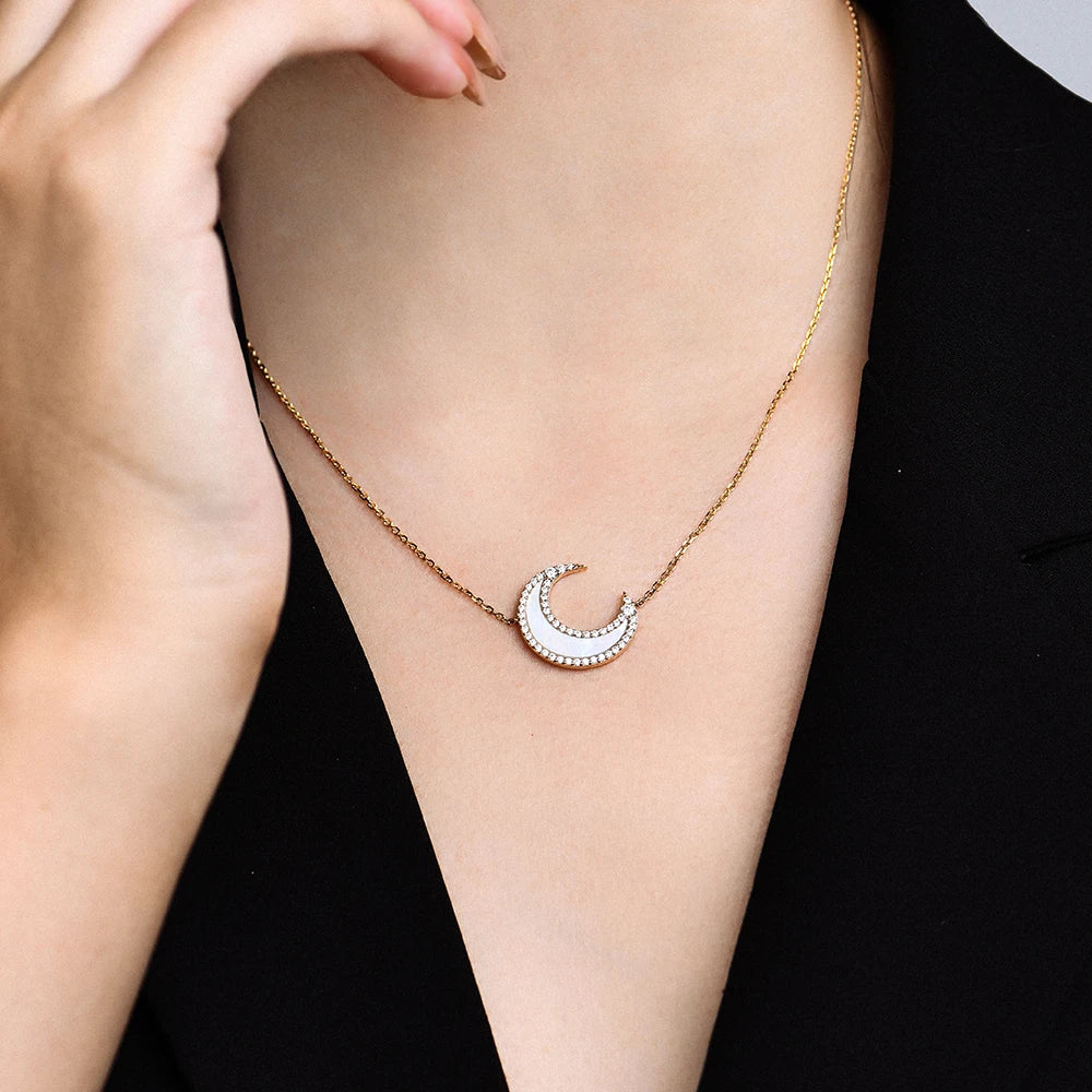 Moon Moissanite Pendant Necklace | IL0000